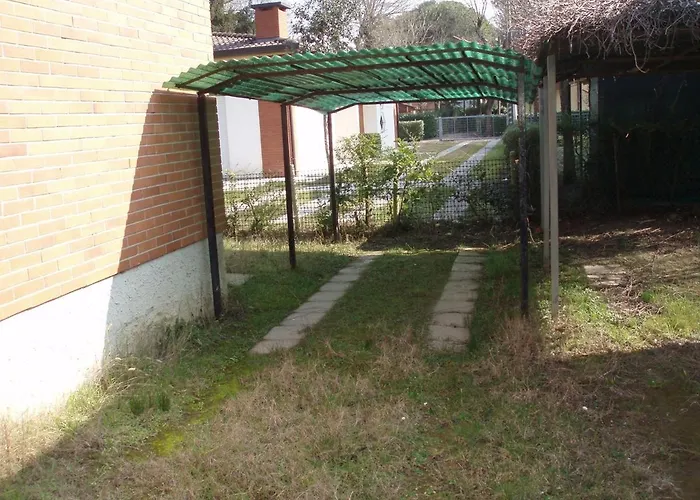 Flat With Garden And Parking Apartment *