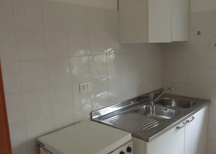 Апартаменти Flat With Garden And Parking